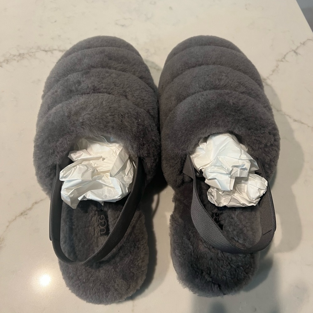 Brand new Ugg women’s super fluff slipper sz 11